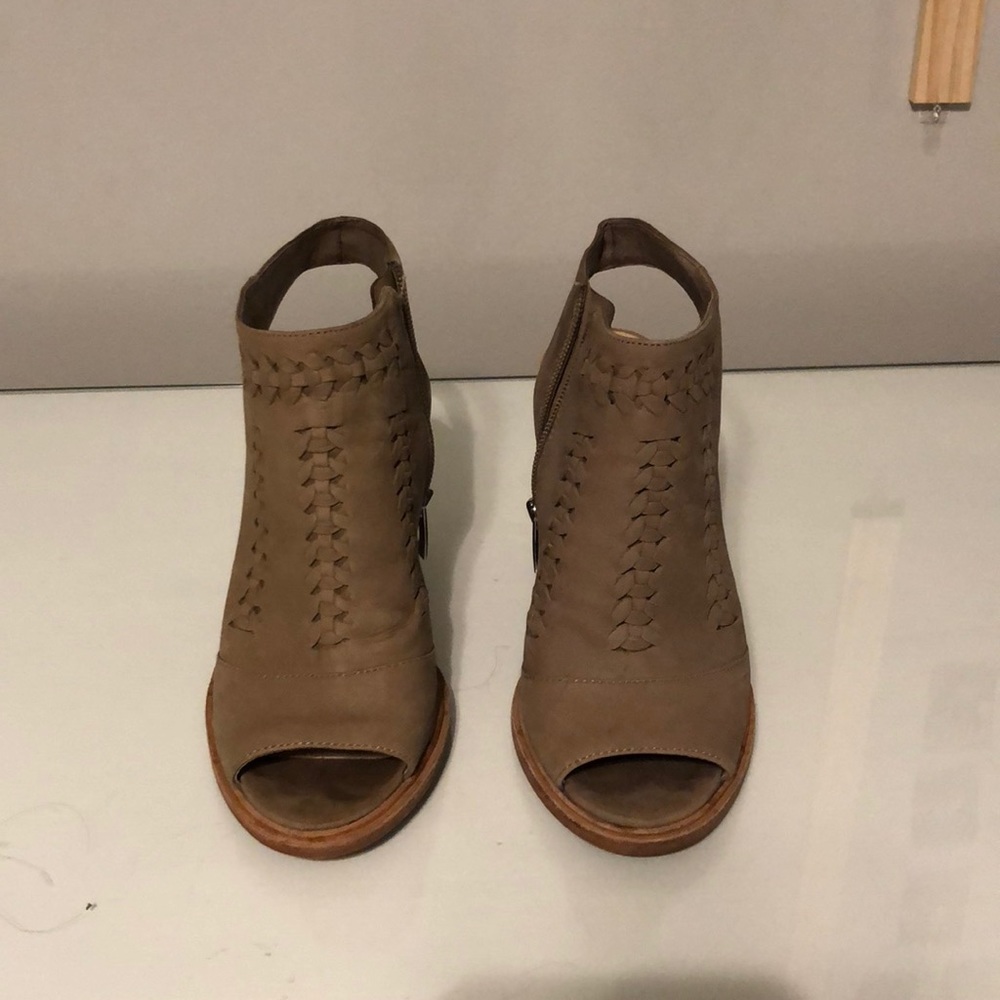 vince camuto booties